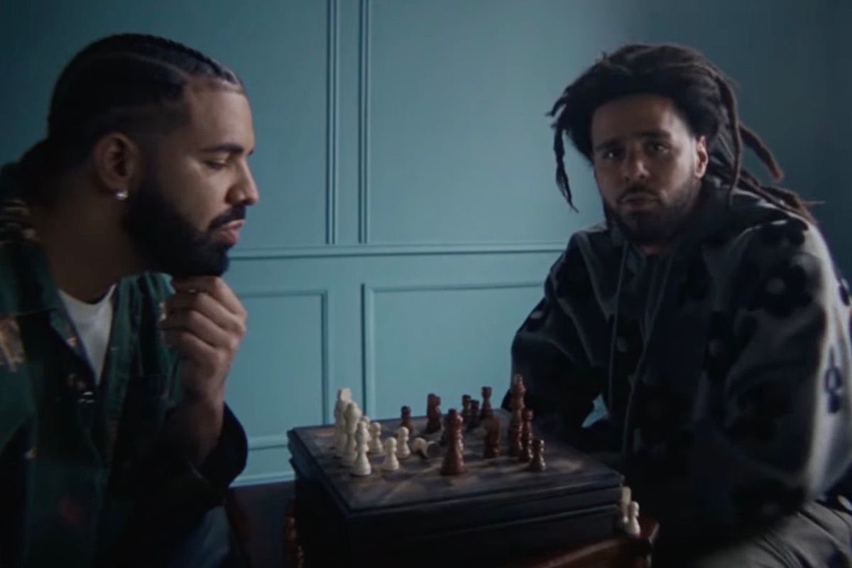 Drake & J. Cole recreated Messi & Ronaldo chess match photo for their FPS  music video.