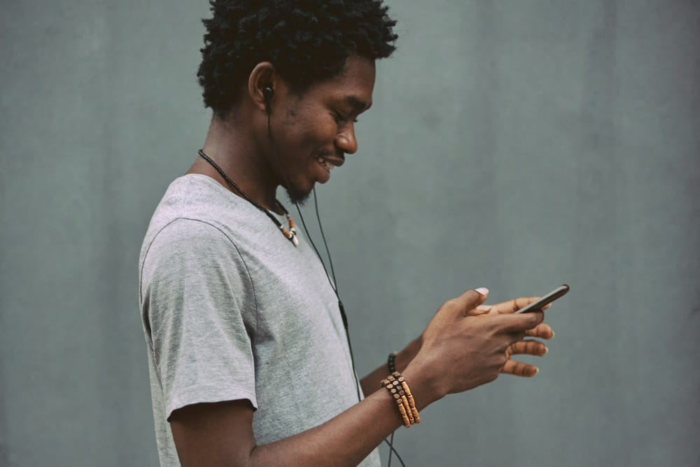 Giving Kids Under 12 Smartphones is a Dumb Idea