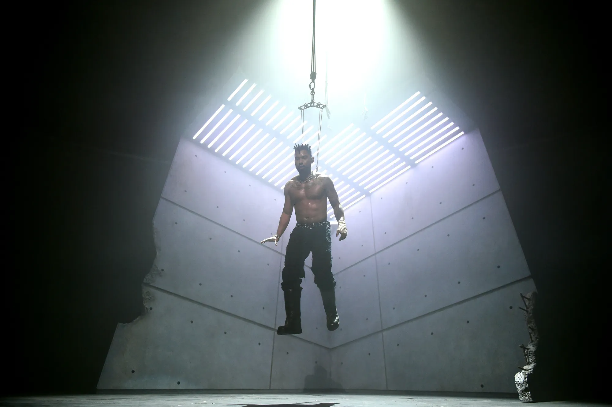 Miguel Hanging By Hooks Performance, Explained