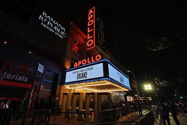 Creepy NYPD Was Spotted Filming People Leaving Drake’s Apollo Concert